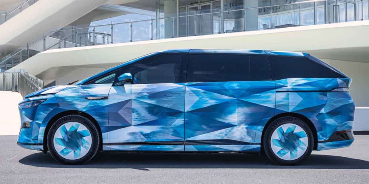 XPeng MPV side 1280x640 695ba